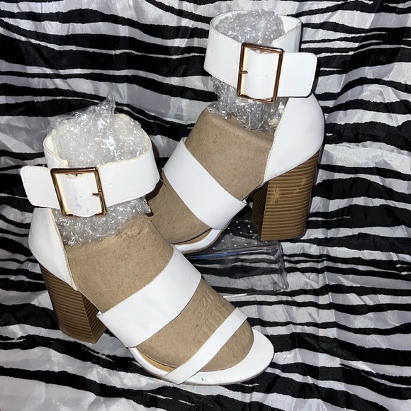 Summer Spring White Charlotte Russe heels - Picture 1 of 9